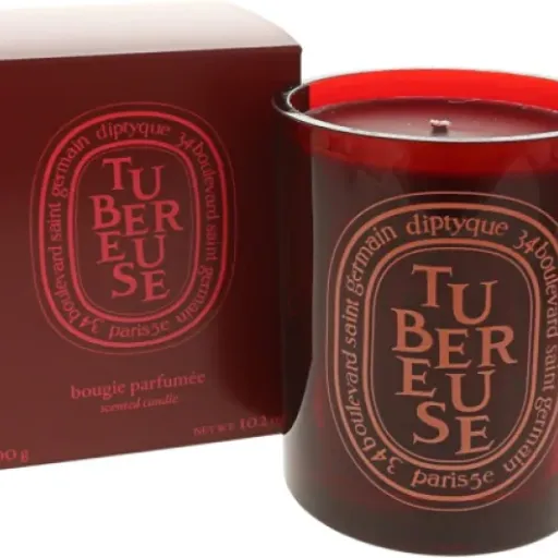 Test DIPTYQUE Bougie parfumée Tubéreuse 300 g : ça sent fort, ça coûte cher, et ça ne plaira pas à tout le monde