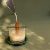 Bougie à mèche bois : ce que le crépitement change vraiment pour le parfum et la durée de vie
