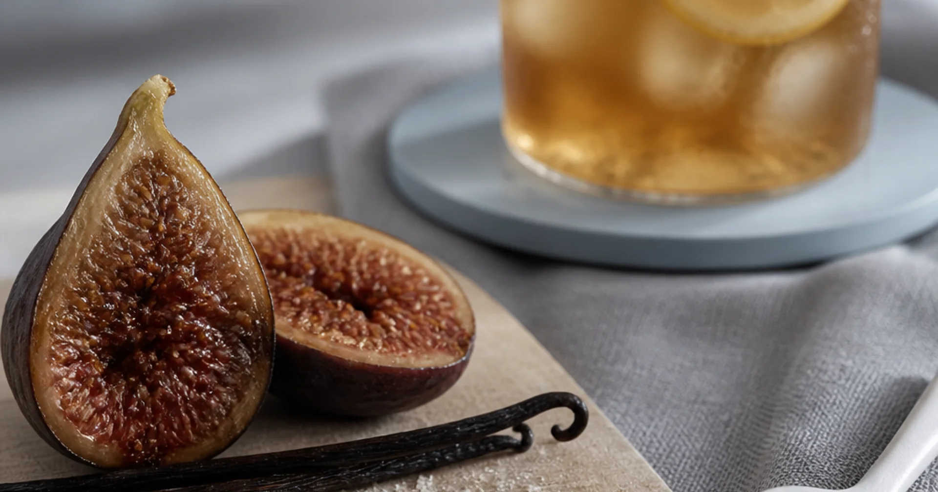 Vanille salée, figue rôtie, thé glacé : les gourmandes qui fonctionnent en été sans plomber la pièce